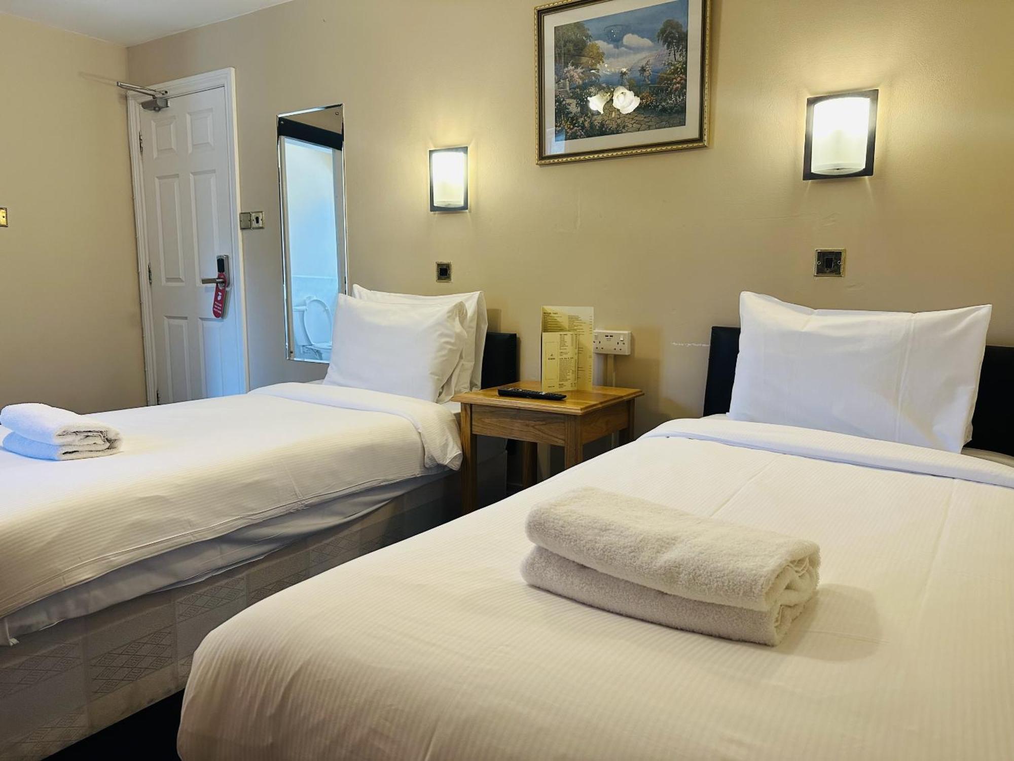 Woodcock Inn Felbridge Bagian luar foto