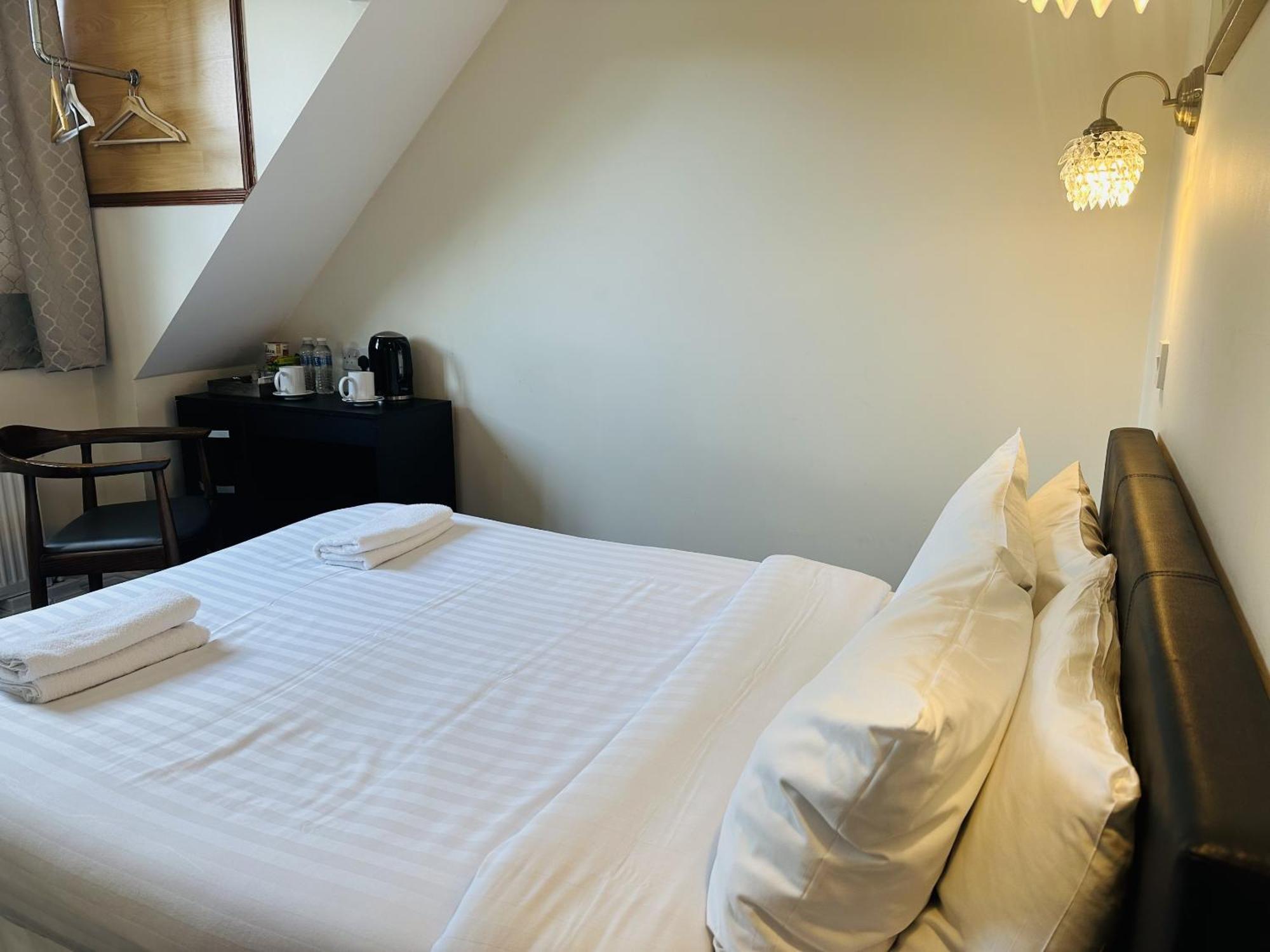 Woodcock Inn Felbridge Bagian luar foto