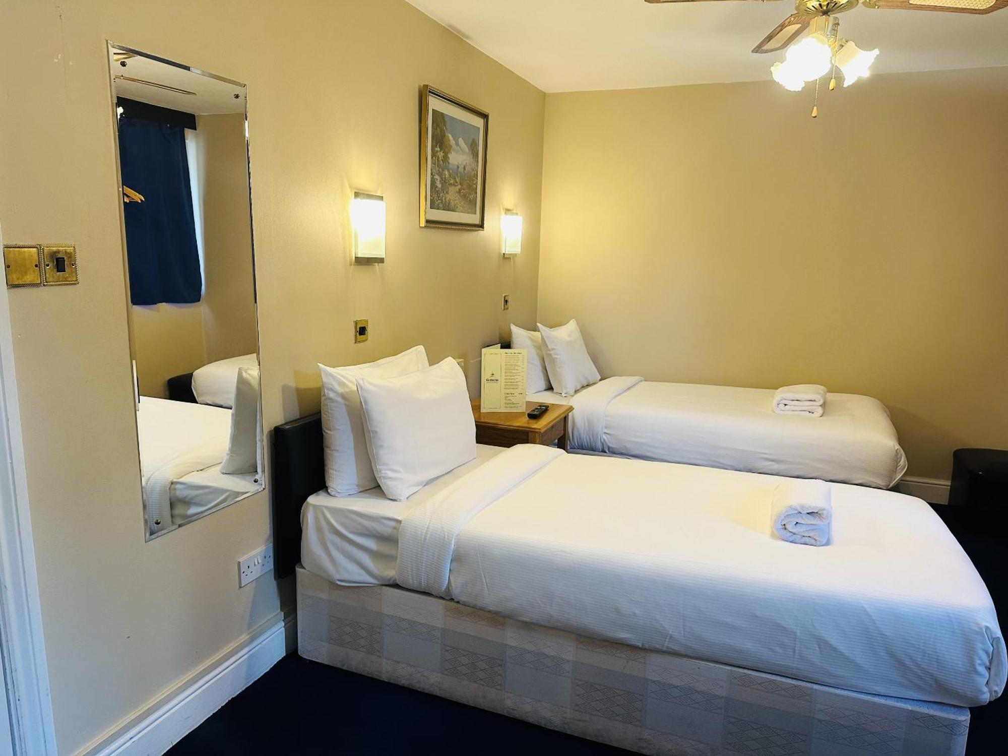 Woodcock Inn Felbridge Bagian luar foto
